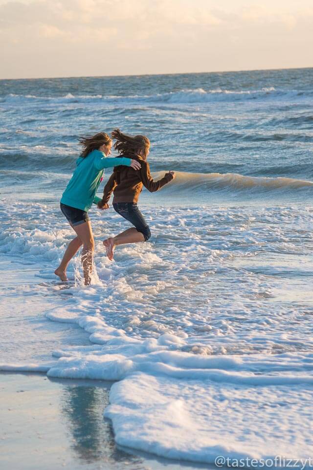 Holmes Beach - Kids Playing