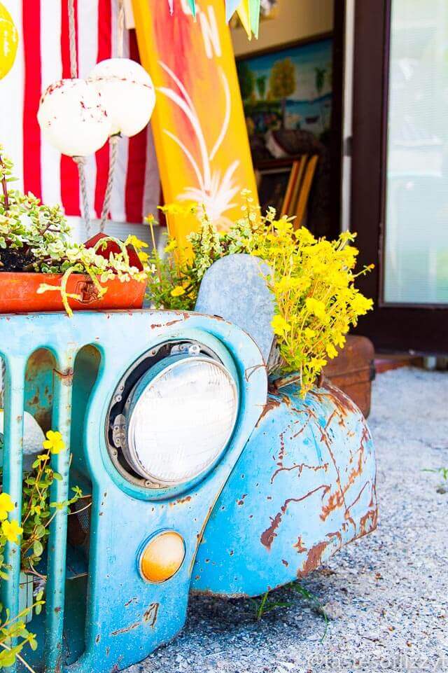 PIcture of an old car by one of the shops on Pine Avenue